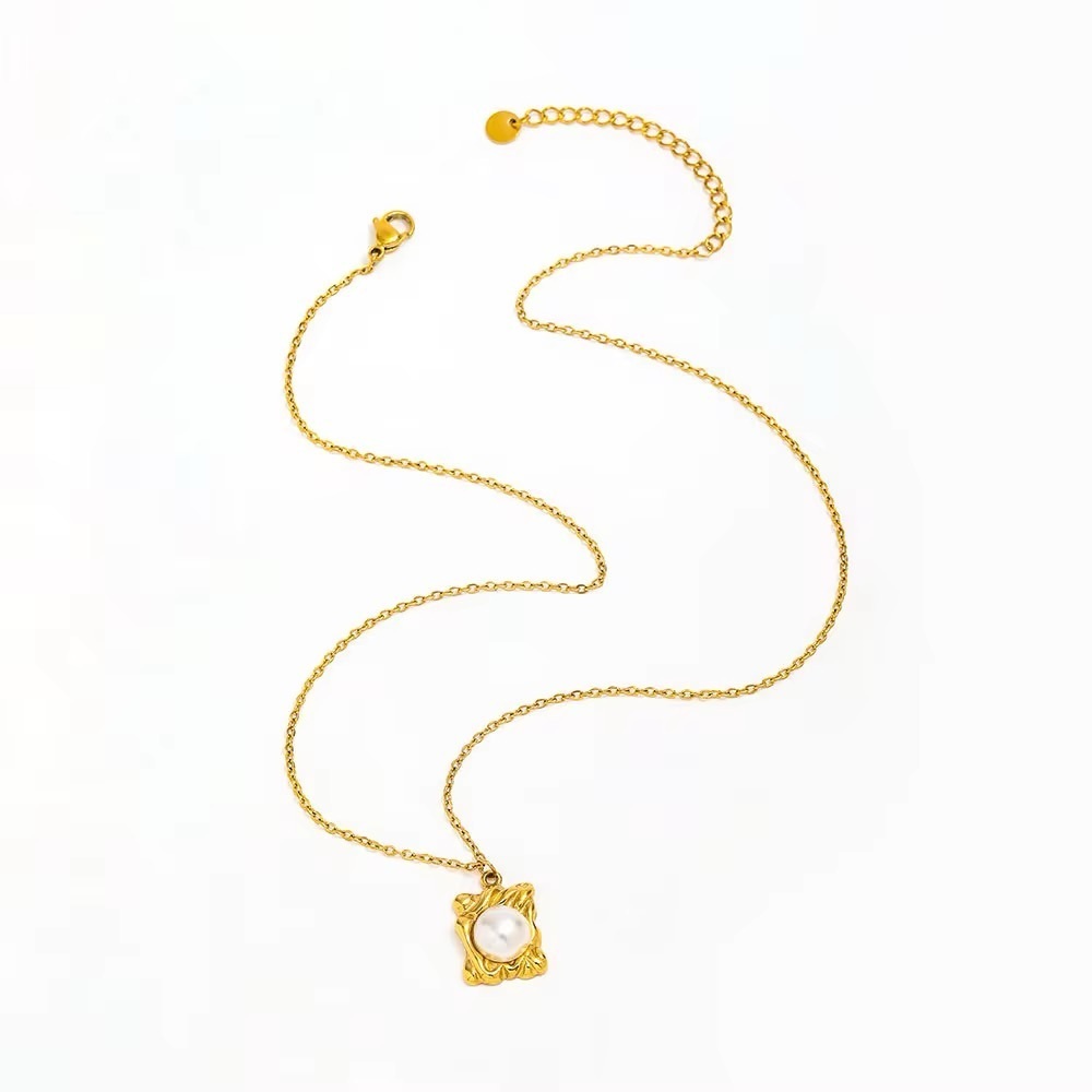 18K Gold Plated Pearl Pendant Necklace - Picture 5 of 7
